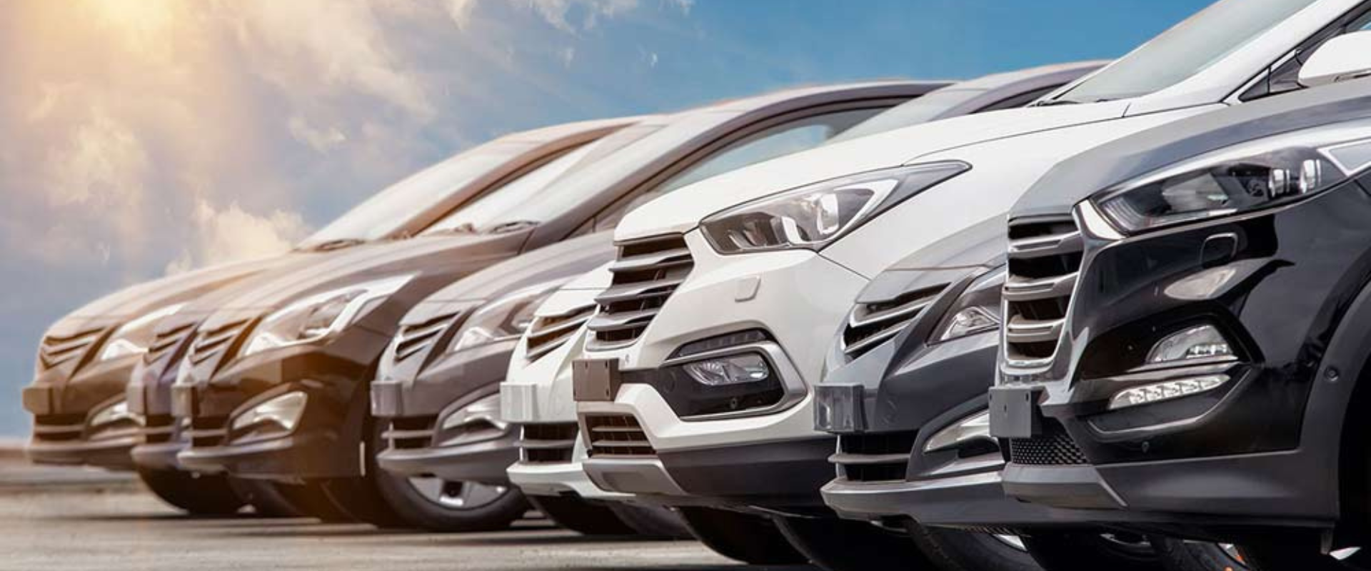 Flota de vehículos modernos disponibles para rentar vehiculo en Guatemala, ideal para viajes y vacaciones